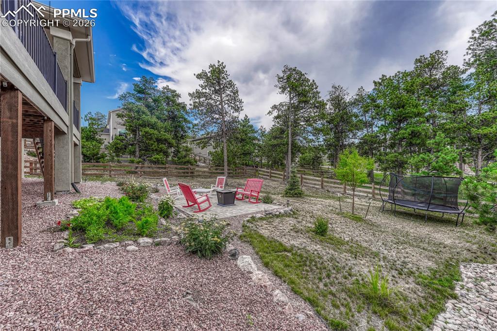 Image 44 of 49: Yard