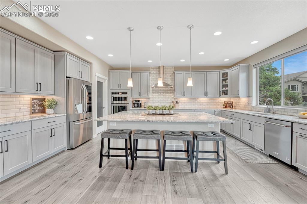 Image 7 of 49: Kitchen