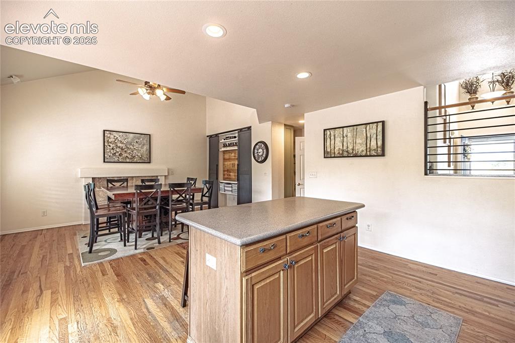 Image 10 of 50: Kitchen