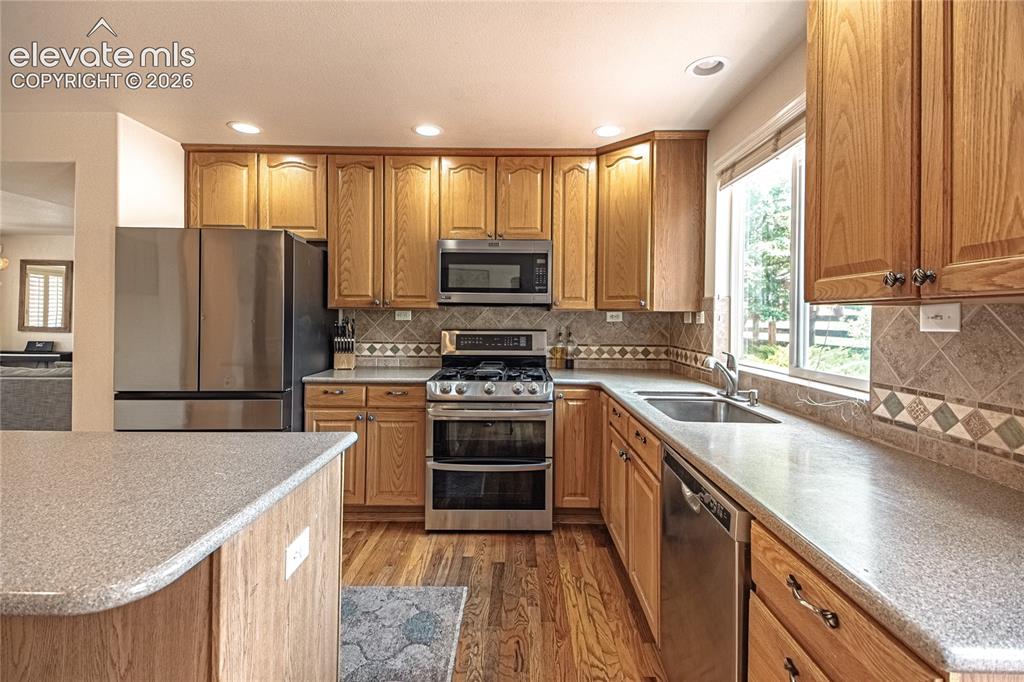 Image 11 of 50: Kitchen