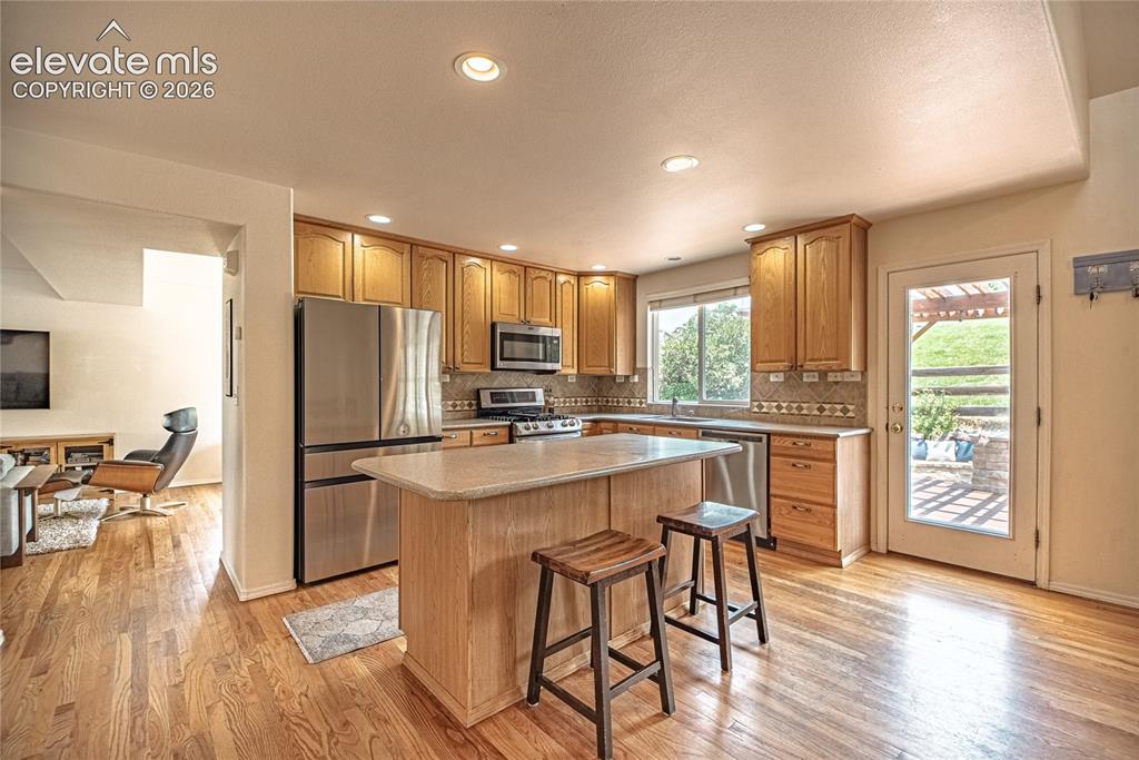 Image 12 of 50: Kitchen