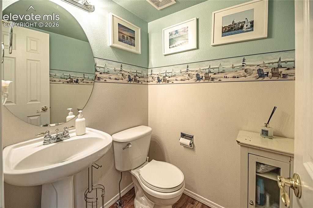 Image 15 of 50: Bathroom