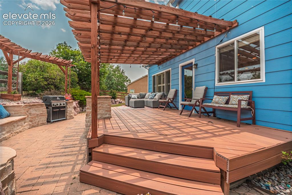Image 44 of 50: Deck