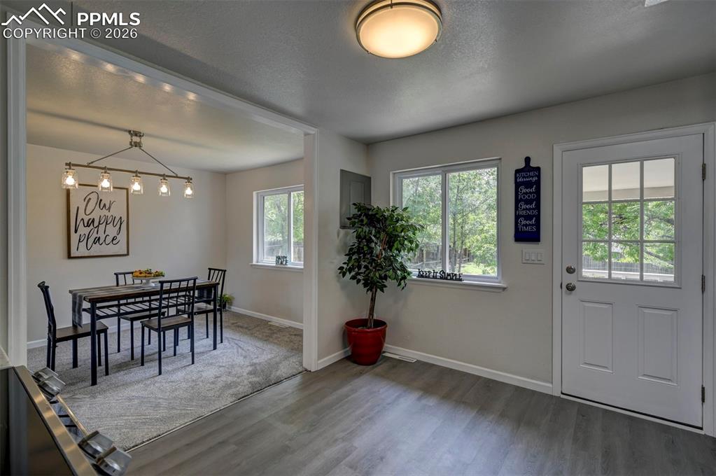 Image 16 of 41: Dining Area