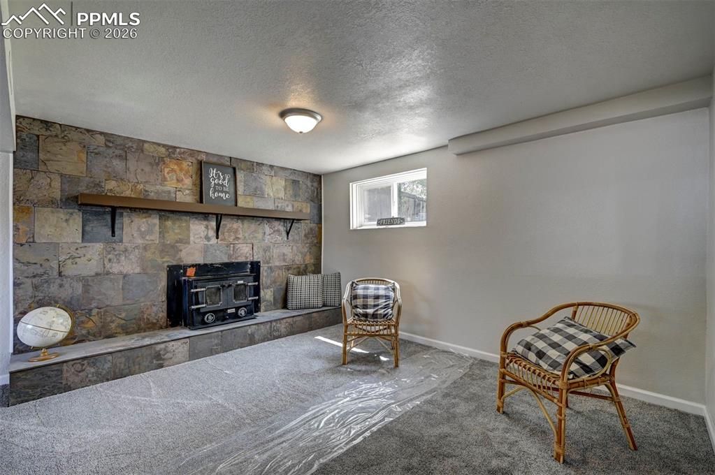 Image 25 of 41: Sitting Room