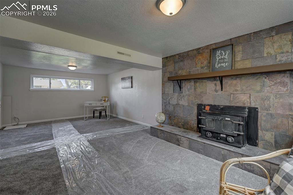 Image 26 of 41: Living Room