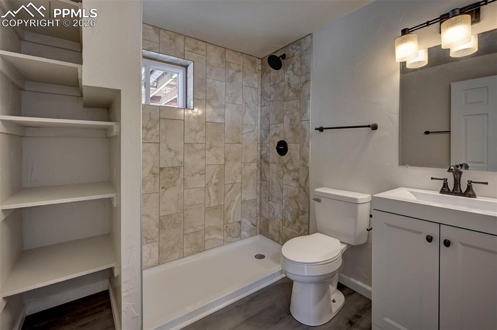 Image 30 of 41: Bathroom