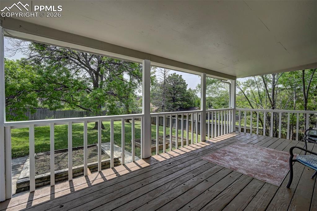 Image 34 of 41: Deck