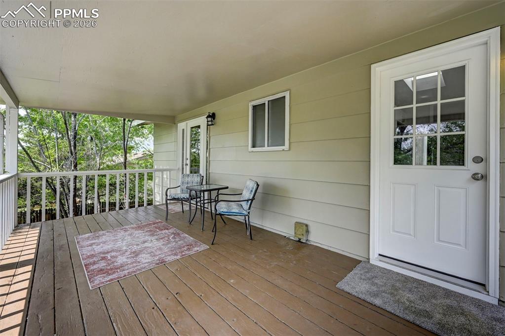 Image 35 of 41: Deck