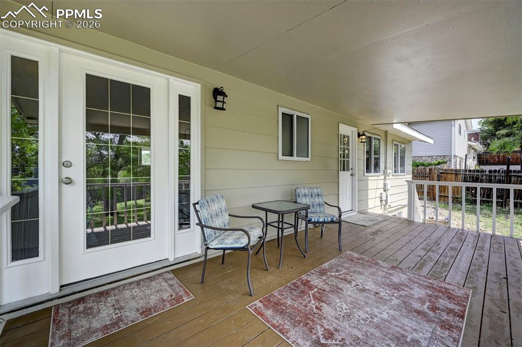 Image 36 of 41: Deck