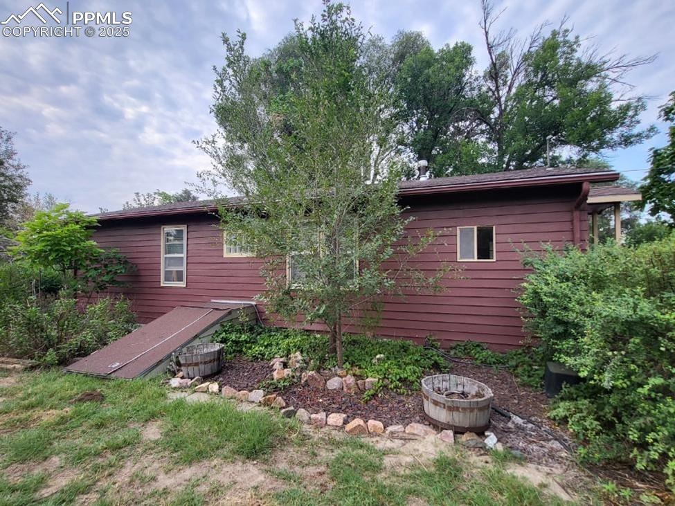 Image 16 of 36: Back of Structure