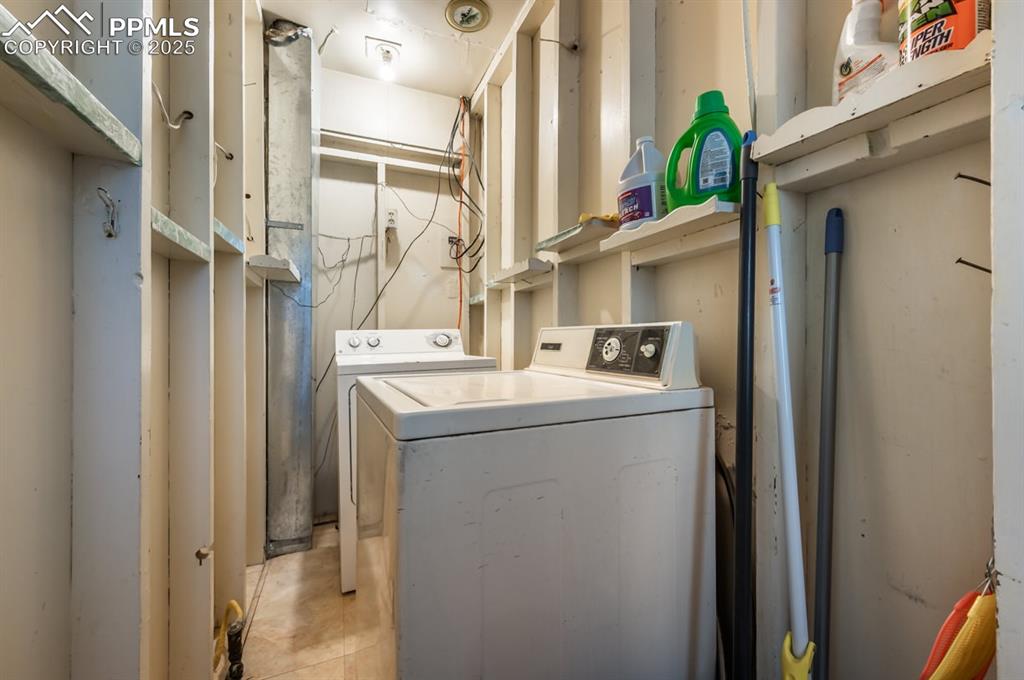 Image 20 of 36: Laundry