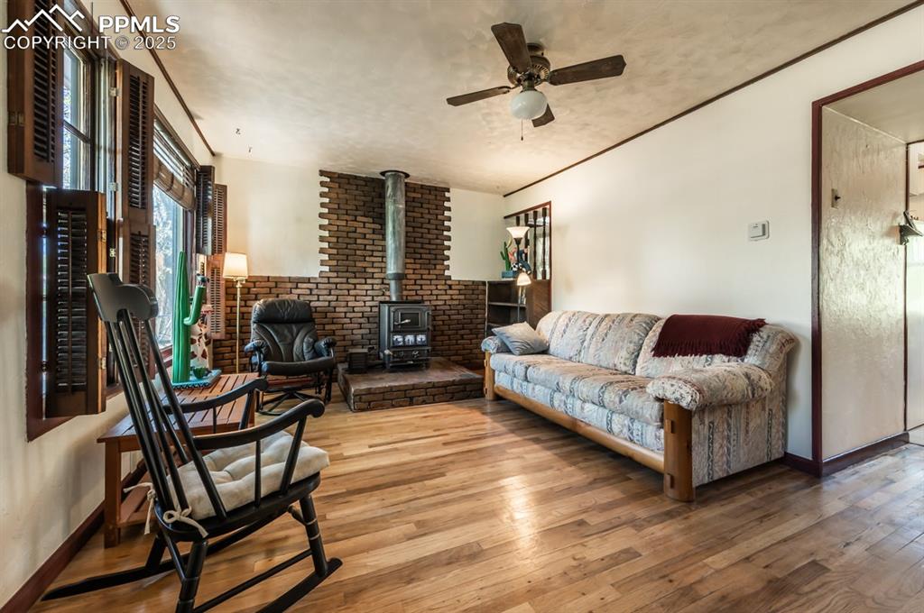 Image 6 of 36: Living Room