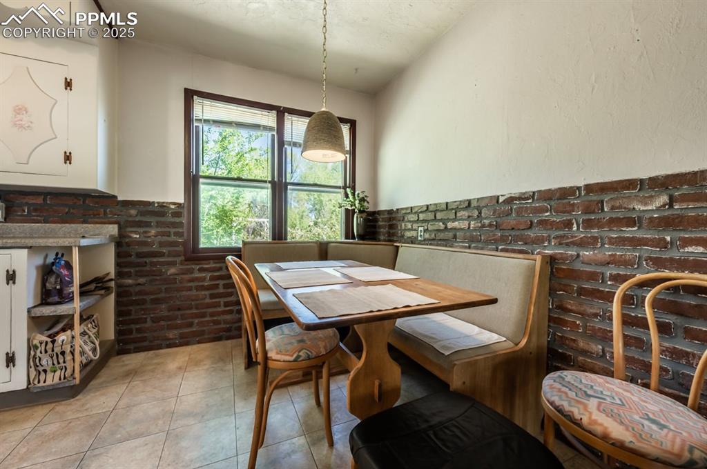 Image 8 of 36: Dining Area