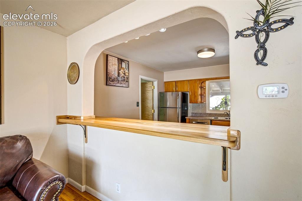 Image 10 of 40: Kitchen