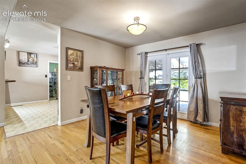 Image 12 of 40: Dining Area