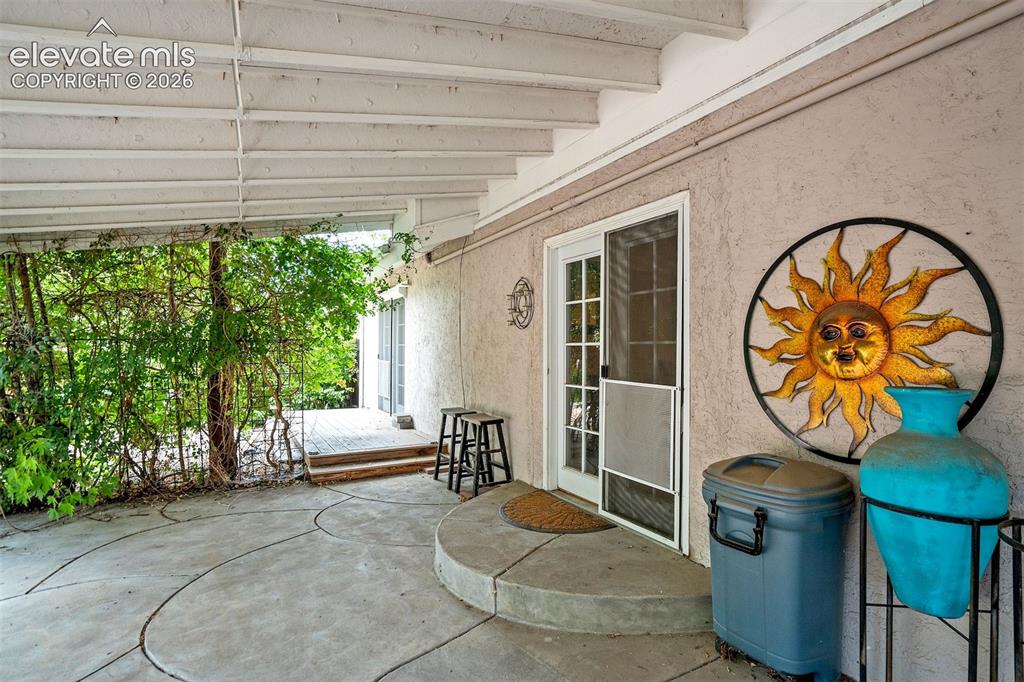 Image 34 of 40: Patio