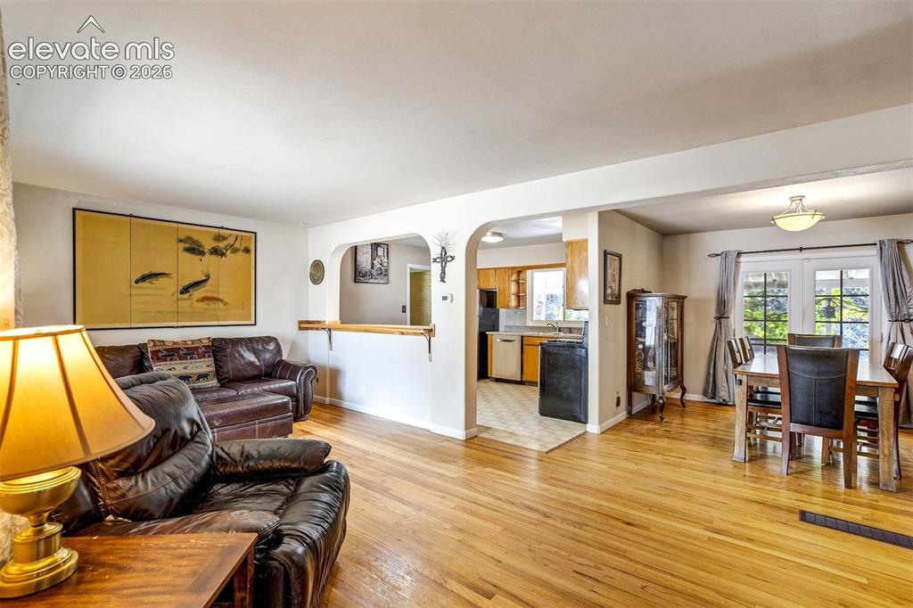 Image 5 of 40: Living Room