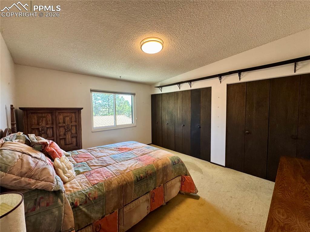 Image 12 of 24: Bedroom