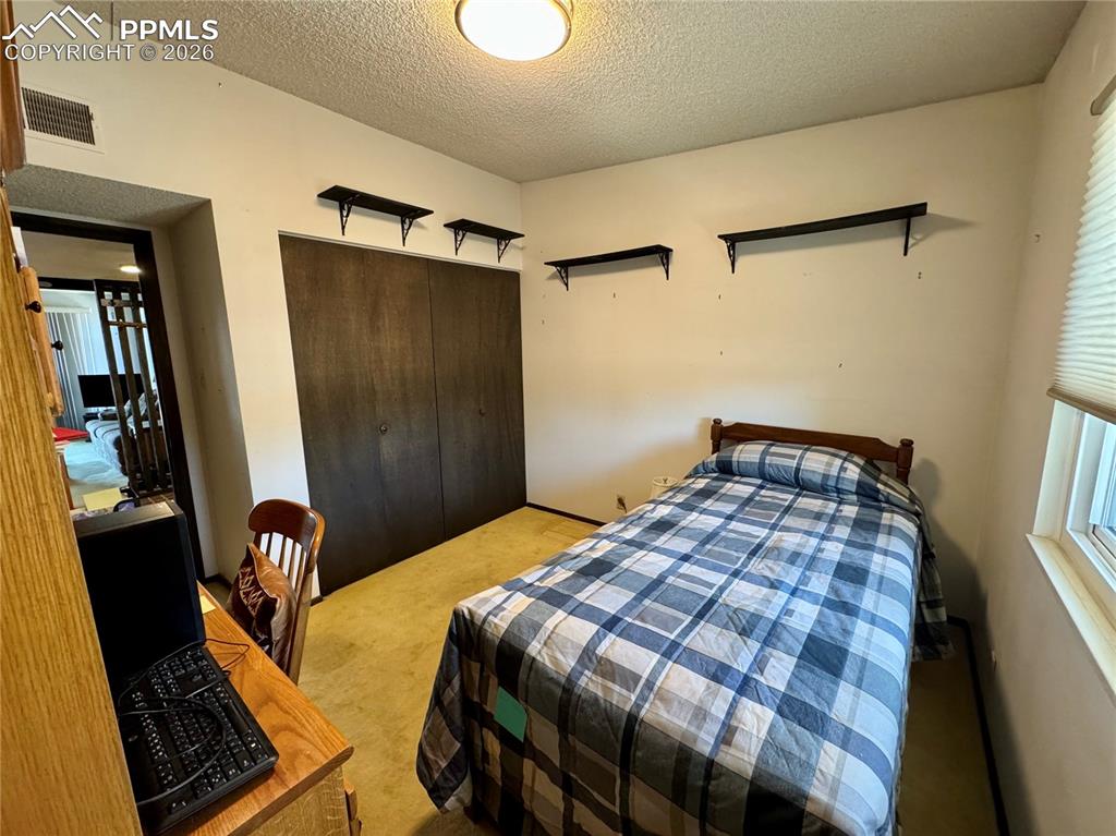 Image 14 of 24: Bedroom