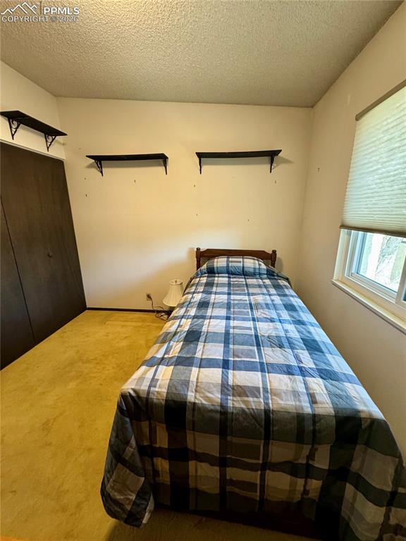 Image 15 of 24: Bedroom