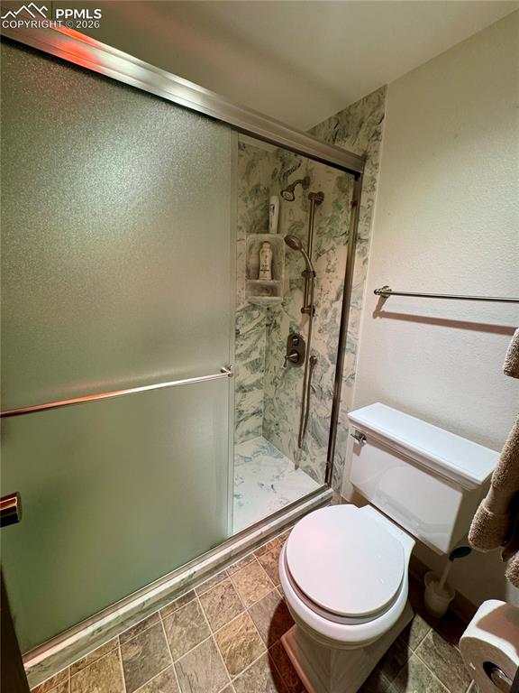 Image 16 of 24: Bathroom