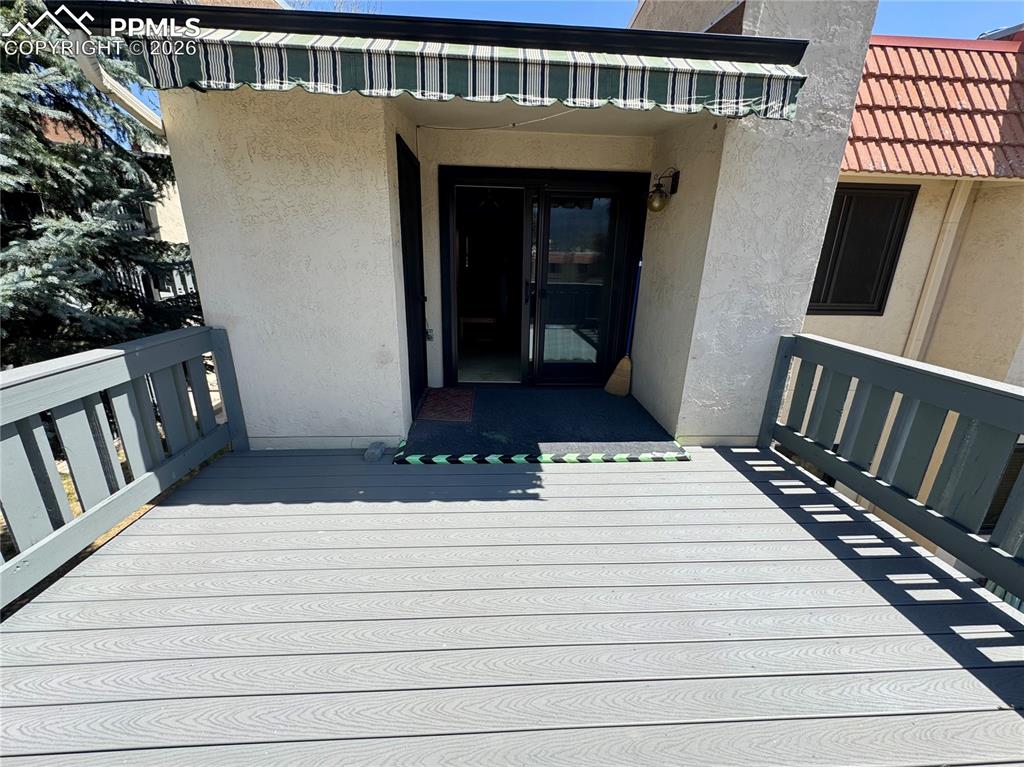 Image 19 of 24: Entry