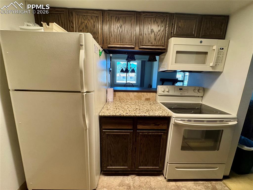 Image 4 of 24: Kitchen