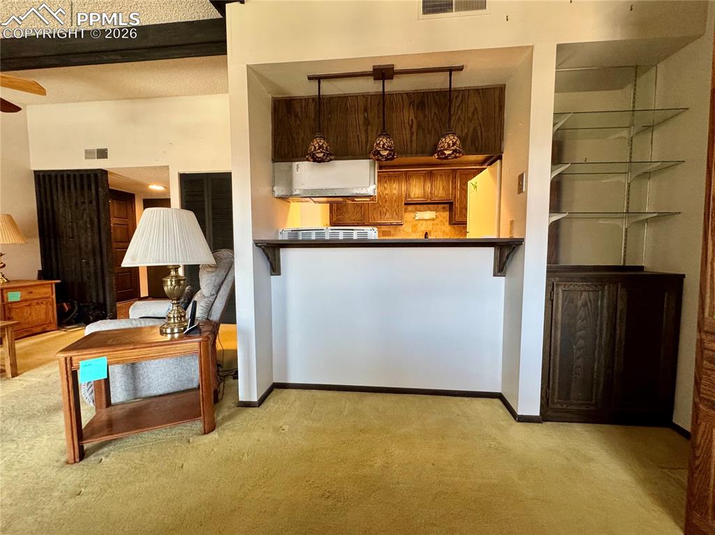 Image 7 of 24: Kitchen