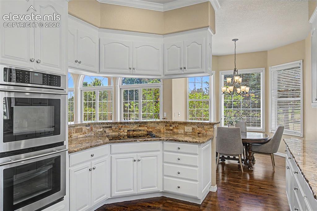 Image 14 of 42: Kitchen
