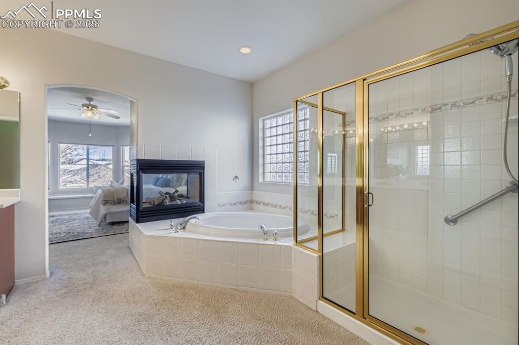 Image 16 of 41: Bathroom