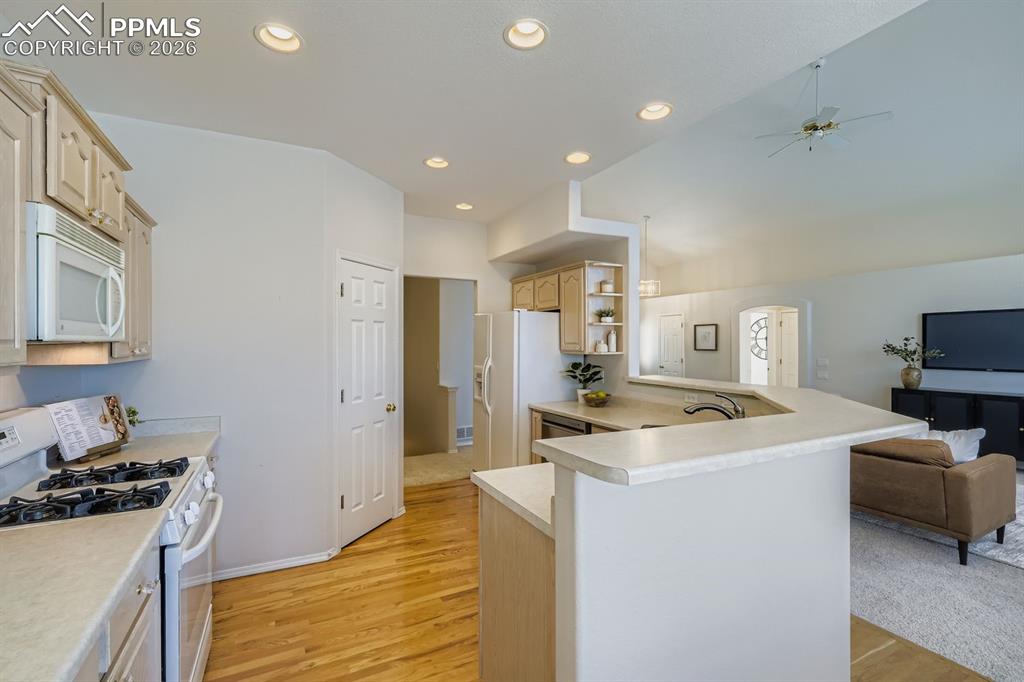 Image 9 of 41: Kitchen