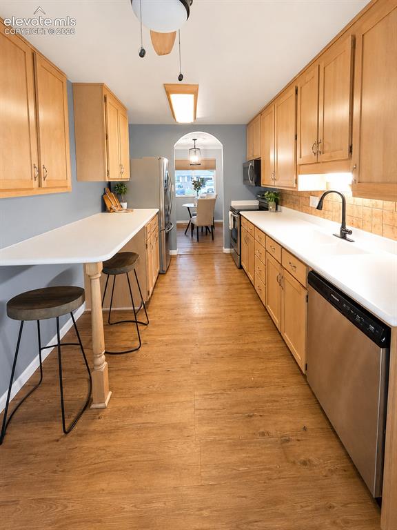 Image 15 of 40: Kitchen