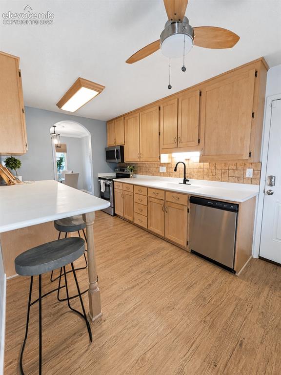 Image 16 of 40: Kitchen
