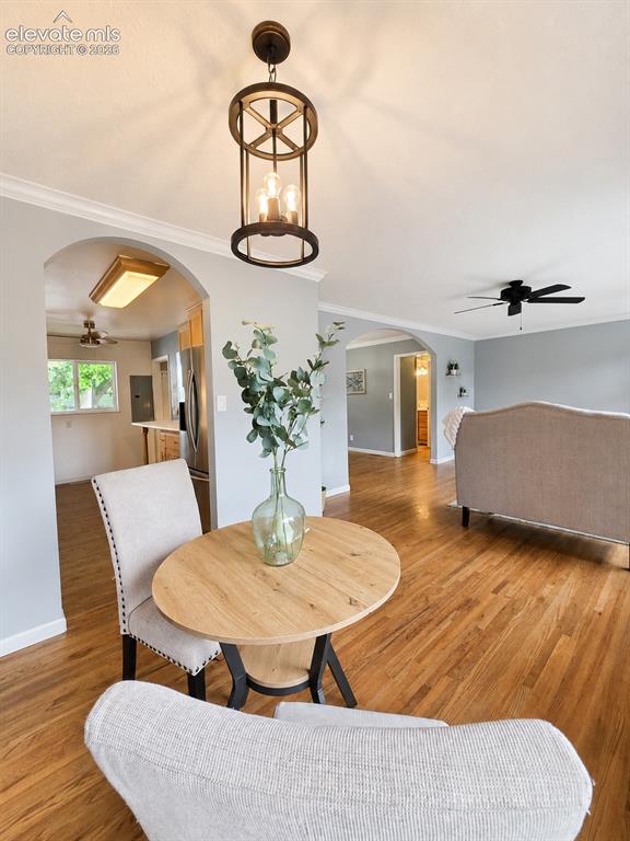 Image 19 of 40: Dining Area