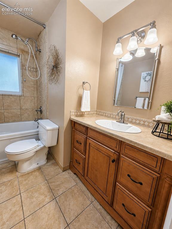 Image 20 of 40: Bathroom