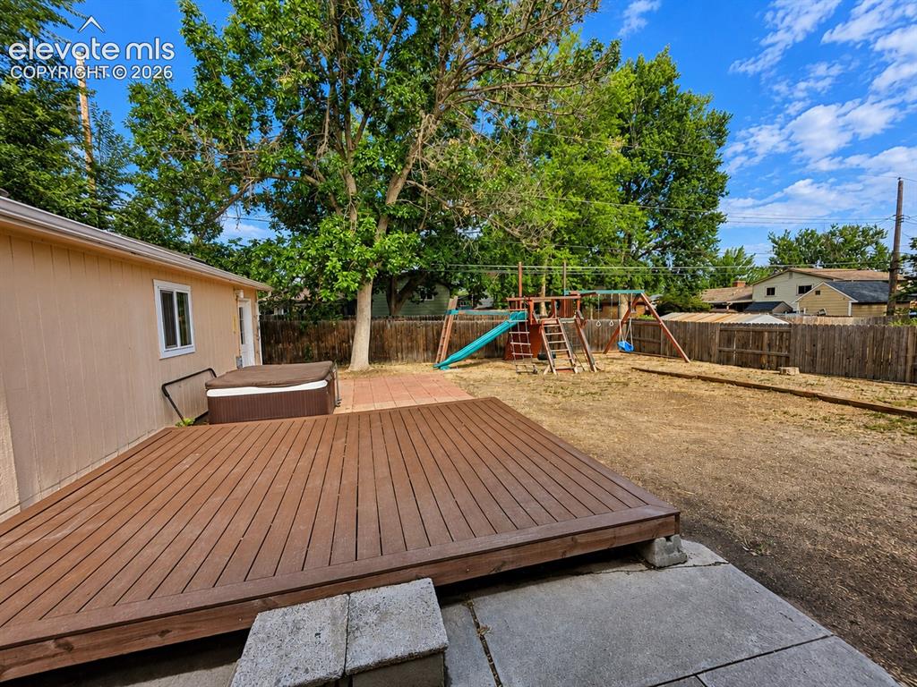 Image 40 of 40: Deck