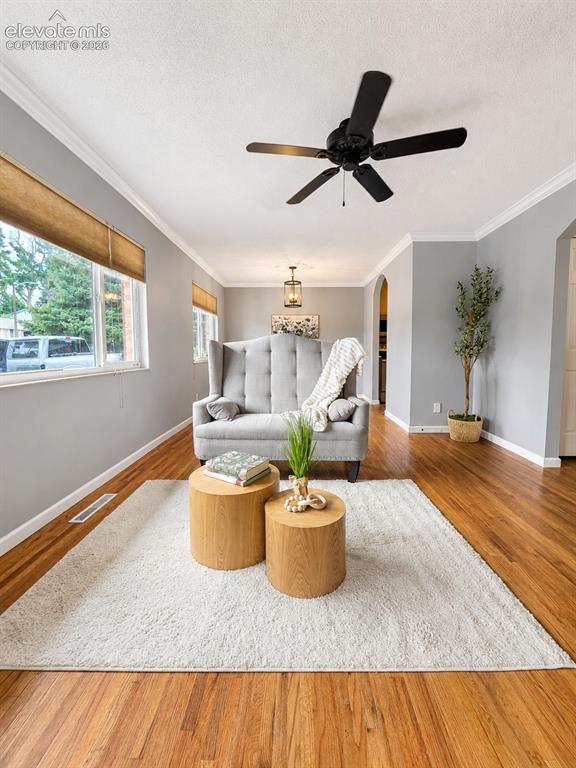 Image 7 of 40: Living Room