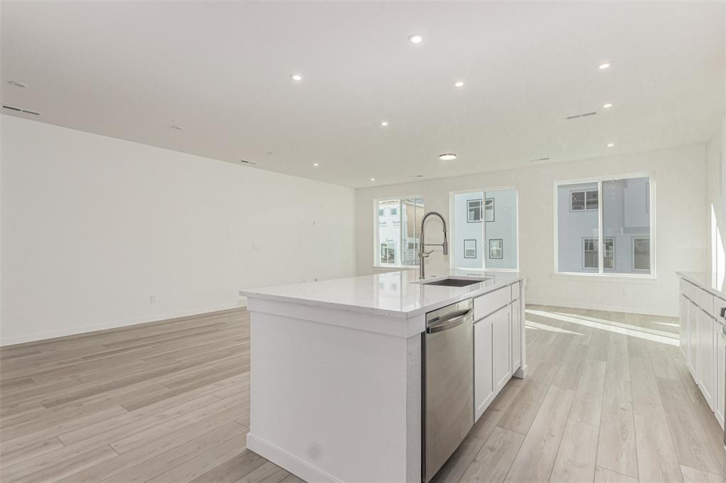 Image 10 of 36: Kitchen