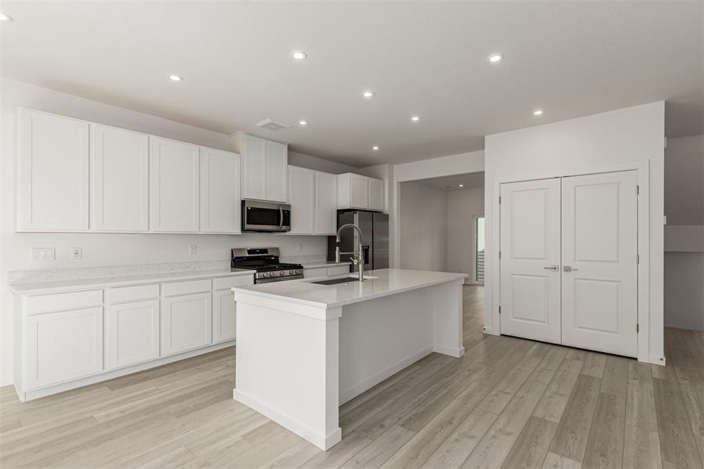 Image 12 of 36: Kitchen