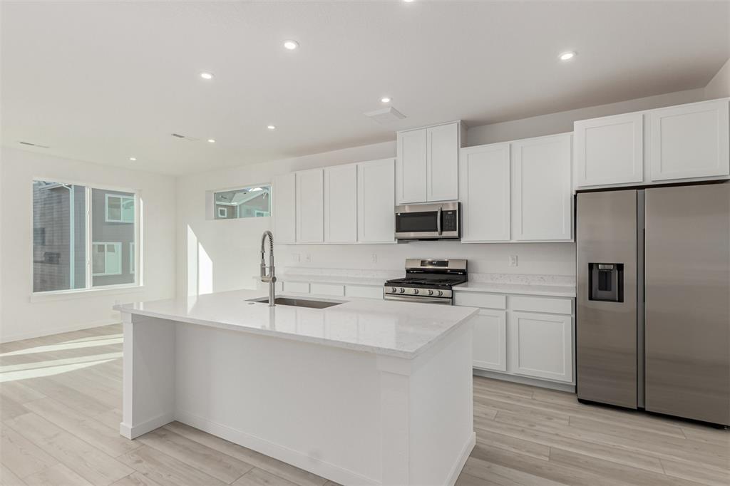 Image 13 of 36: Kitchen