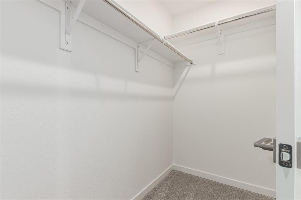 Image 20 of 36: Closet