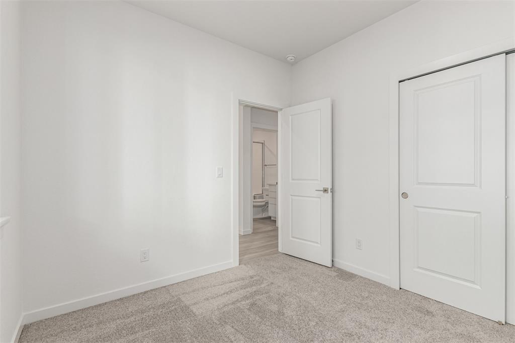 Image 21 of 36: Bedroom