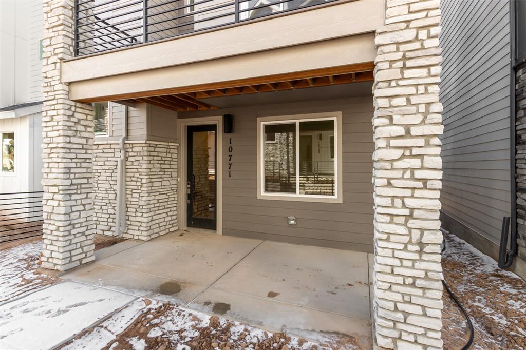 Image 3 of 36: Entry