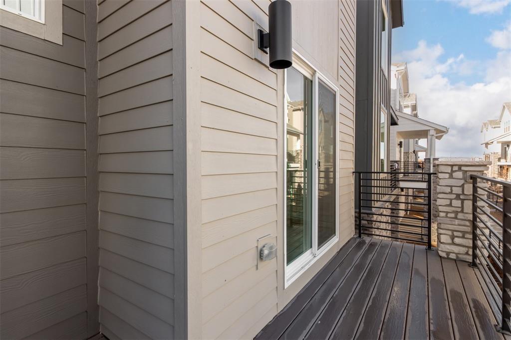 Image 35 of 36: Deck