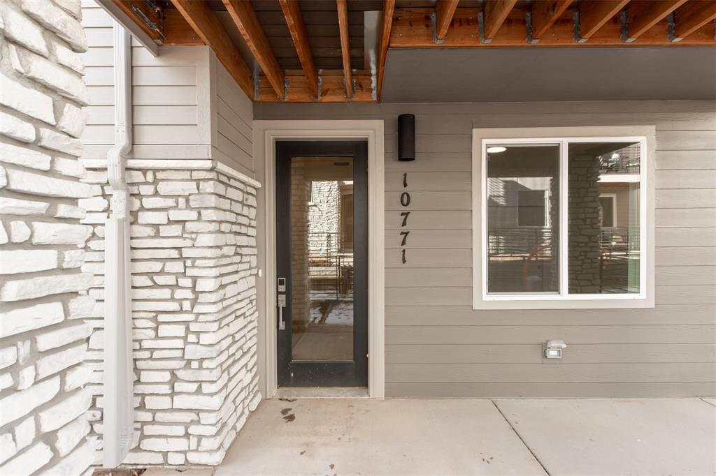 Image 4 of 36: Entry