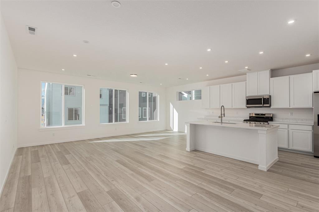 Image 8 of 36: Kitchen