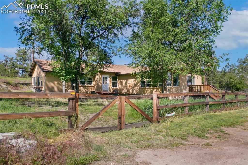 Image 26 of 36: Fenced front yard