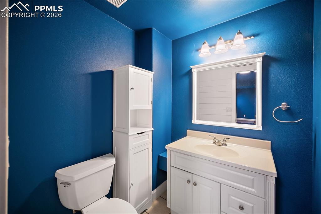 Image 14 of 32: Bathroom