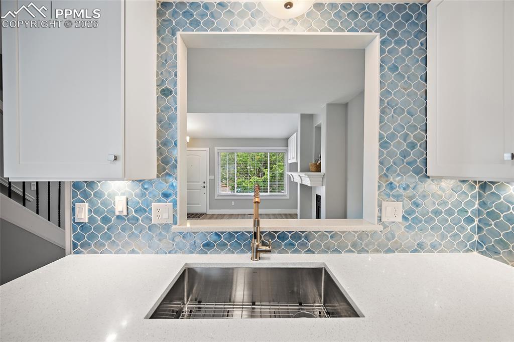 Image 8 of 32: Kitchen